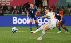 爱游戏APP:FIFPRO谈女足前交叉韧带撕裂：调整球场，缩小赛程